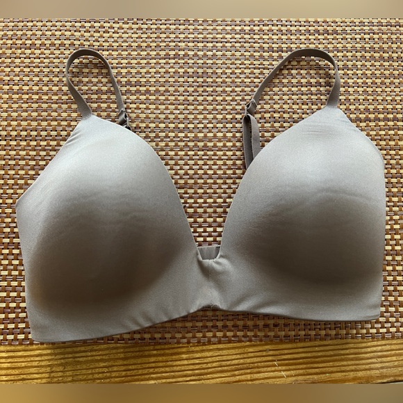 SKIMS tshirt wireless bra 32DD - Picture 1 of 4
